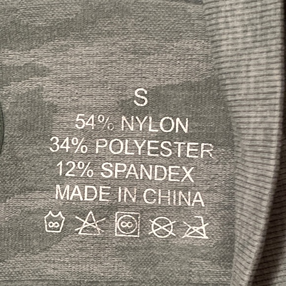 Green Work Out Camouflage Long Sleeve Crop Top S Nylon Polyester Spandex - Picture 3 of 3